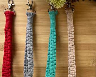 Macrame Wristlet, Macrame Keyring, Boho style, Macrame Keychain, Handmade keychain, Gift.