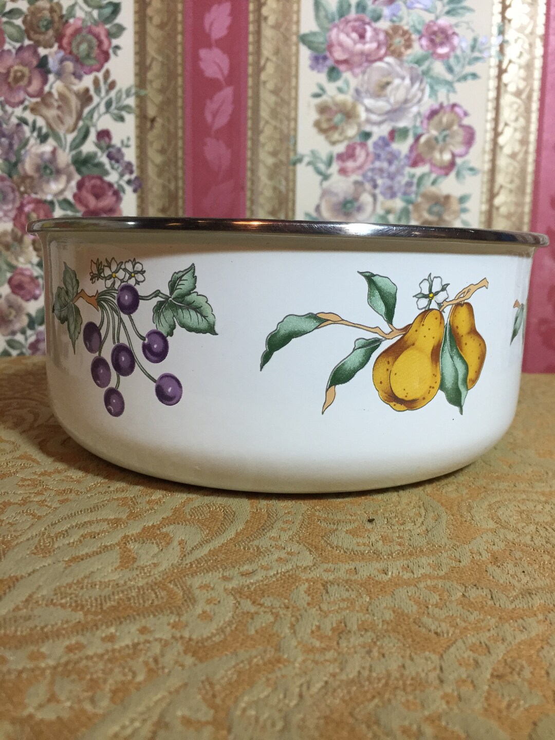 Vintage Enamel Fruit Bowl With Metal Rim Tabletops Unlimited Etsy