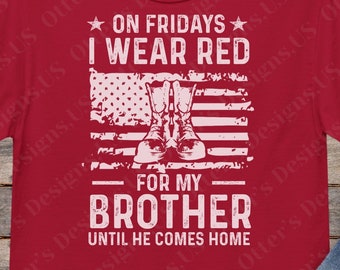 Los viernes me pongo ROJO para mi hermano II Bandera de EE. UU. envejecida Recuerde que todos desplegaron la camisa, apoye a nuestros veteranos de las tropas, unisex
