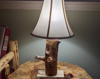 Rustic log table lamp