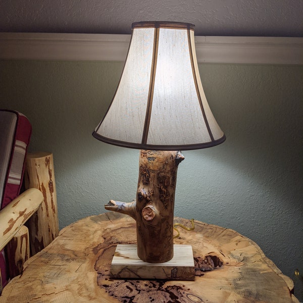 Rustic log table lamp