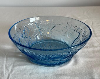 Vintage Light Blue Glass KIG Indonesia Robbia 8 1/2 inch wide Serving Bowl Home and Kitchen Serving Decor