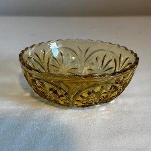 Vintage Anchor Hocking Yellow Amber Glass Star and Cameo Medallion Pattern Serving Bowl Serving Dish Glass Home and Kitchen Serving Decor