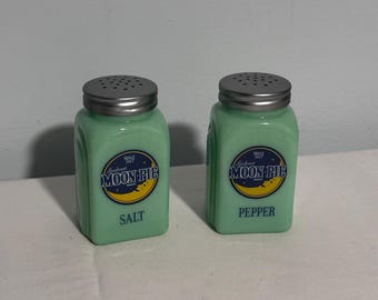 Vintage Light Green Jadeite MoonPie Pressed Glass Salt and Pepper Shakers 2 Piece Set Office Home Kitchen Cooking Serving Glassware decor