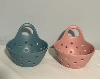 Vintage Style stoneware Pink and Blue Fruit Dish Colander Fruit Vegetable Countertop Bowl Set of 2 Home and Kitchen Cooking Serving Decor