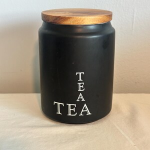 Vintage Style Ceramic Old Pottery Co Crossword Series Tea Black Storage Jar with Lid Office Home Kitchen Stoneware Cookware Drinkware Decor