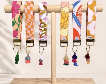 Llavero de muñeca bonito, llavero de tela, cordón para la muñeca, llavero floral para mujer, soporte para llaves de coche, regalo hecho a mano para ella.