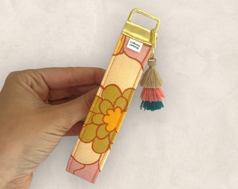 Llavero de pulsera floral retro, llavero de tela de lino, cordón para llaves, bonito soporte para llaves de coche, regalo hecho a mano para ella.