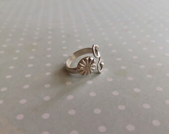 Sterling silver ring, silver flower ring, silver daisy ring, statement ring