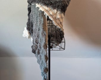 Kuscheliges Dreieckstuch in Drachen-Optik