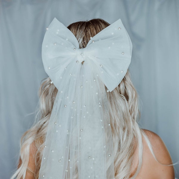 Big Bow Statement Bridal Veil | Veil Alternative | Pearl Veil | Bride Hair Bow | Pearl Wedding Hair Bow | Long Veil Tulle Various Lengths