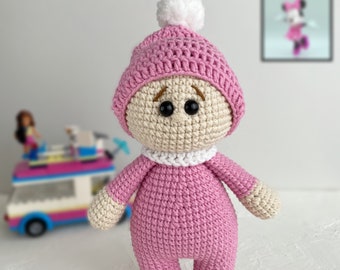 POUPÉE AU CROCHET MOTIF Poupée amigurumi Poupée au crochet avec chapeau Tutoriel cadeau pour fille Fabrication de poupées Premier jouet pour bébé à monter soi-même Télécharger le pdf