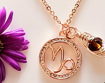 Collar del zodiaco de oro rosa de Capricornio con colgante de circonita cúbica y colgante de cuentas de cristal envuelto en alambre