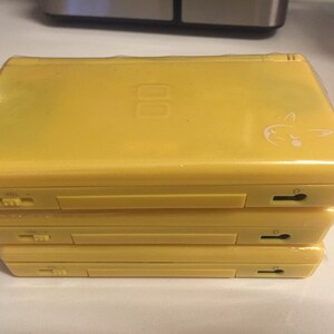 Nintendo DS Lite Giallo Pokemon con caricabatterie immagine 9