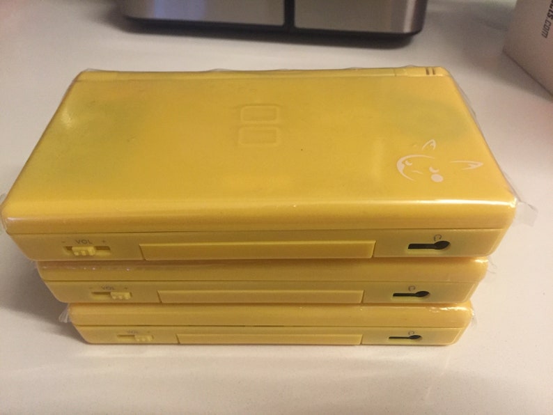 Nintendo DS Lite Giallo Pokemon con caricabatterie immagine 9