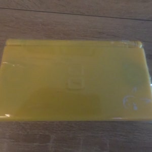 Nintendo DS Lite Giallo Pokemon con caricabatterie immagine 2