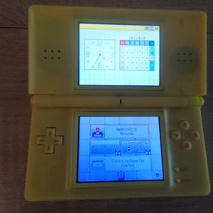 Nintendo DS Lite Giallo Pokemon con caricabatterie immagine 5