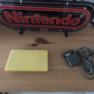 Nintendo DS Lite Giallo Pokemon con caricabatterie immagine 7