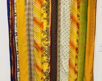 Upcycled Seidensari Vorhänge: Boho Tür oder Fenster Dekor