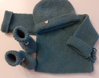 Set of bra, hat, slippers for birth, 3 months, hand-knitted natural French merino wool. Birth gift maternity trousseau.