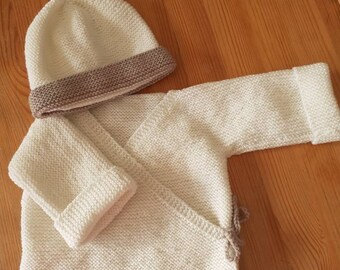 Ensemble brassière et bonnet tricoté main en laine 100% mérinos  provenance française Taille naissance 3 mois. Possibilité chaussons assorti