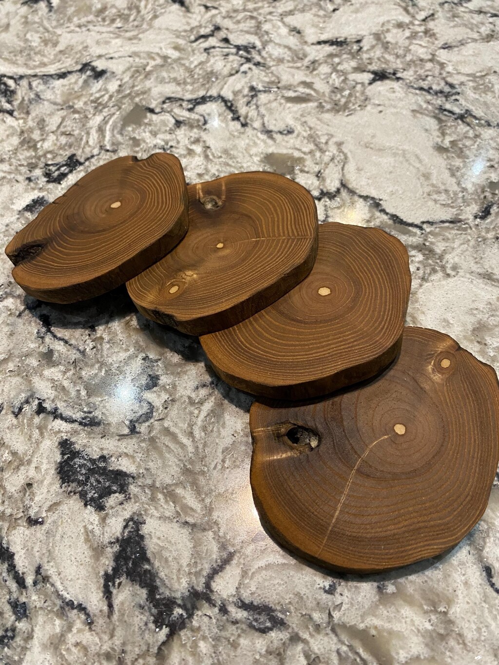 JOIKIT 24 Sottobicchieri In Legno Grezzo Tondo, Diametro 10 Cm, Spessore 7 Mm, Naturali, Ideali Per Pittura E Decorazioni Fai Da Te