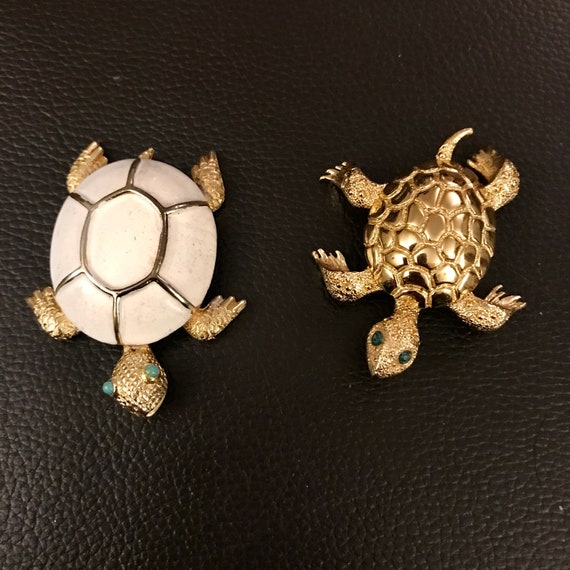 2 Vintage Sea Turtle Brooches Pins MONET Gold Ton… - image 1