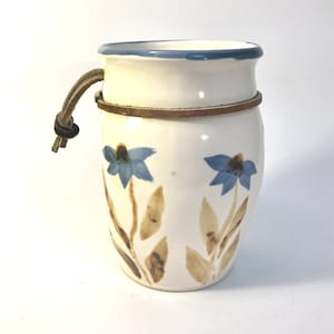 Art Pottery Wall Pocket Vase 6” Blue Daisy Flower Arts North Nova Scotia