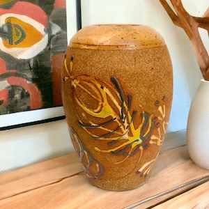 Mid Century Studio Pottery Jarrón de gres de 7" Diseño de plumas de urna Caroline Steva