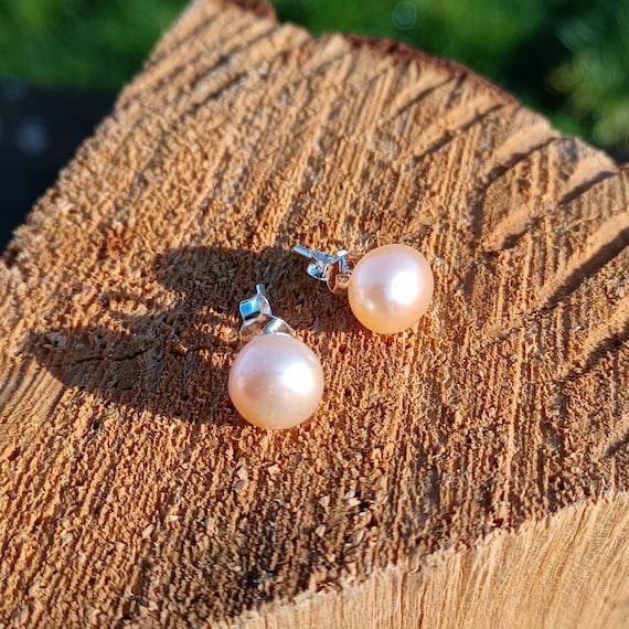 Pink cultured pearl earrings deals