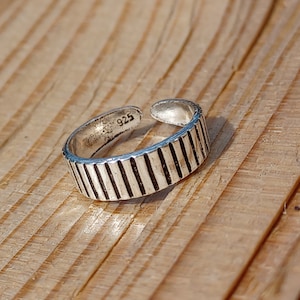 Sterling Silver Adjustable Ribbed Toe Ring