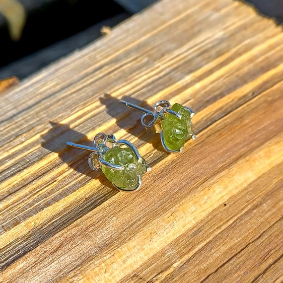 Boucles D'oreilles Argent 925 Tête De Dragon Avec Péridot - Neuf Avec étiquettes
