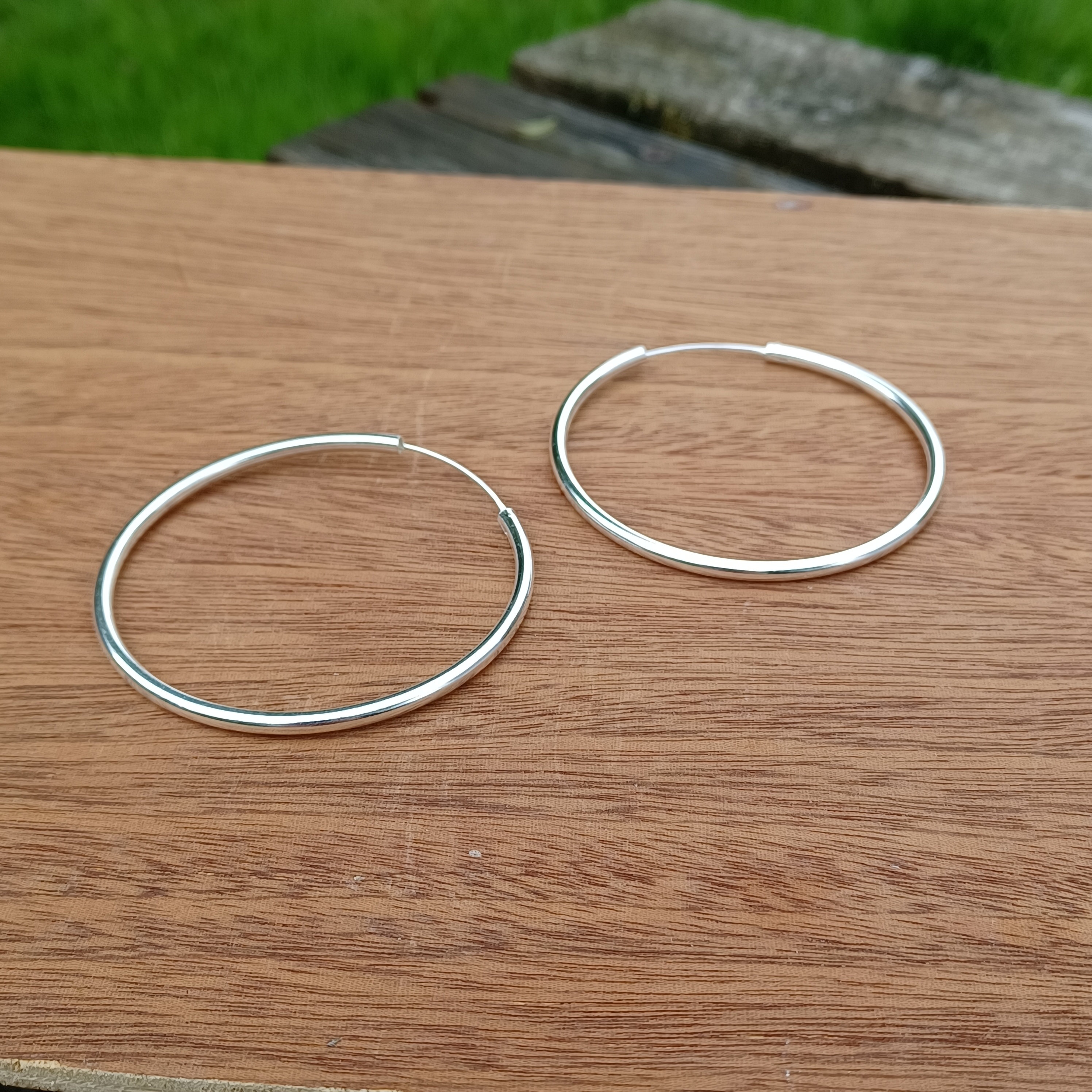 Boucles D'oreilles Créoles Argentées - Diamètre 6 Cm - Neuf Avec étiquettes