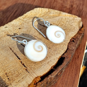 Boucles d'oreilles en argent sterling avec oeil de Shiva et coquillages en spirale