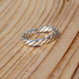 Sterling Silver Adjustable Twist Pattern Toe Ring