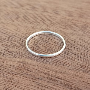 Ring i sterlingsilver med fint band