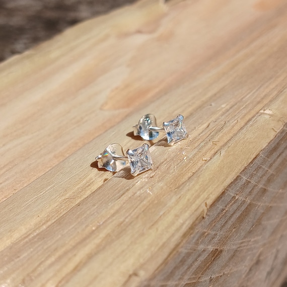 Orecchini a perno in argento Sterling con zirconia cubica, per