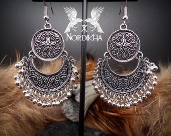 Boucles d'oreilles femme, argentée avec perles en métal - Bijoux Viking, nordique - longues et pendantes - inspiration Lagertha de Vikings