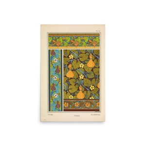 Puede incluir: Una ilustración vintage de un patrón decorativo con calabazas, hojas y flores. El patrón está en tonos de verde, marrón, amarillo y azul. La ilustración está etiquetada como "Pl. 16" y "Die Kümmel" en alemán.