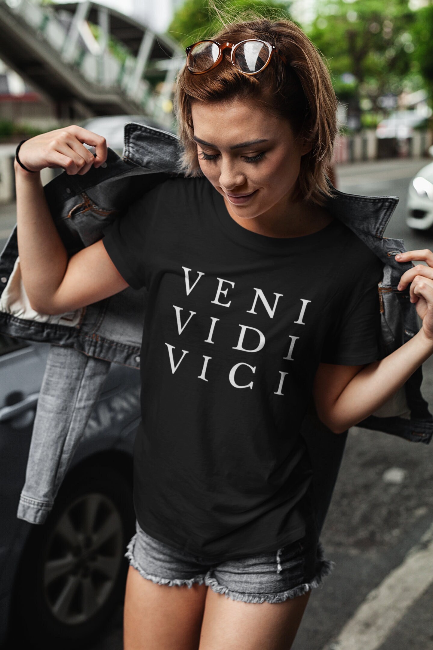 Camiseta Veni Vidi Vici - preta - estampa média - ZOO