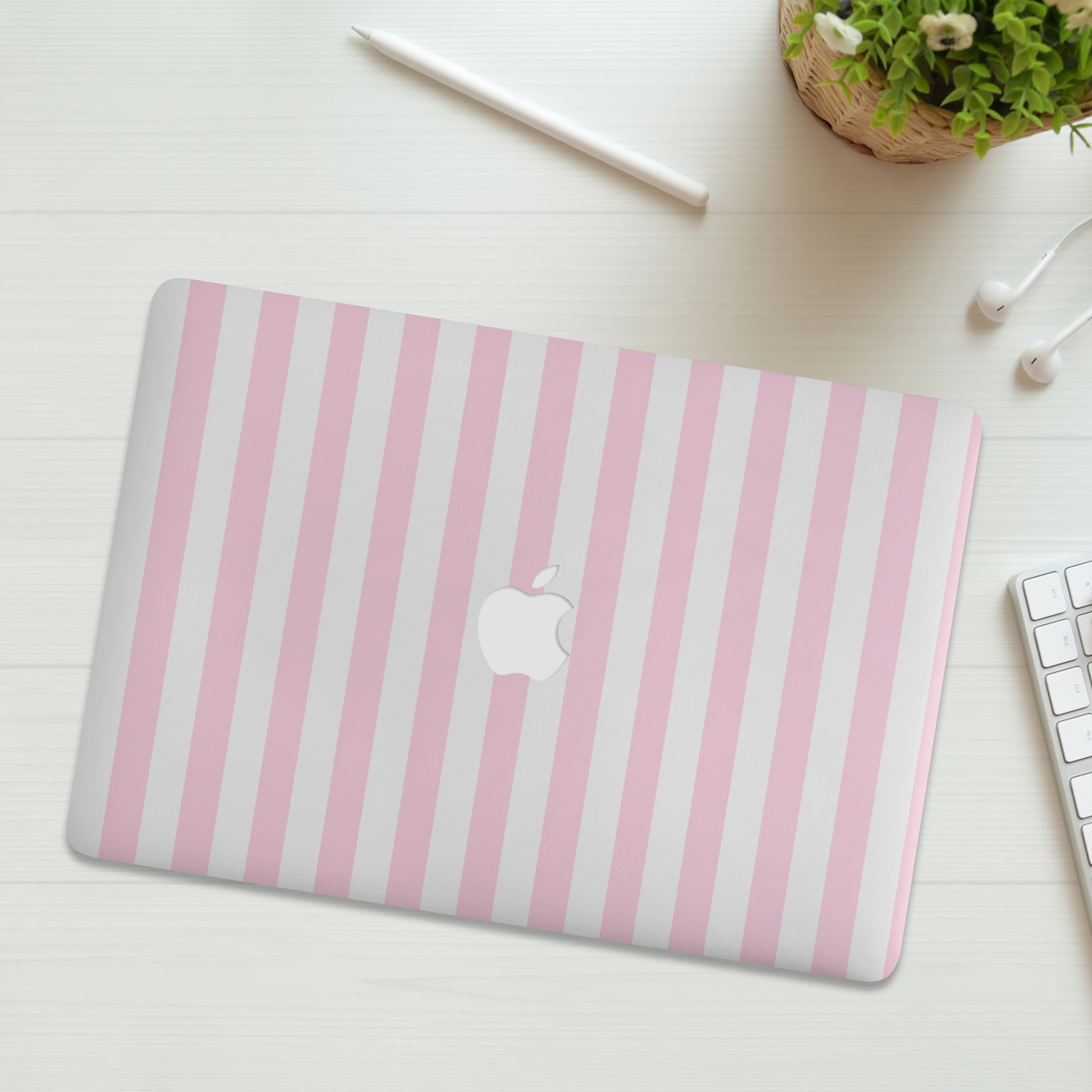 Pink Sweethearts MacBook Case –