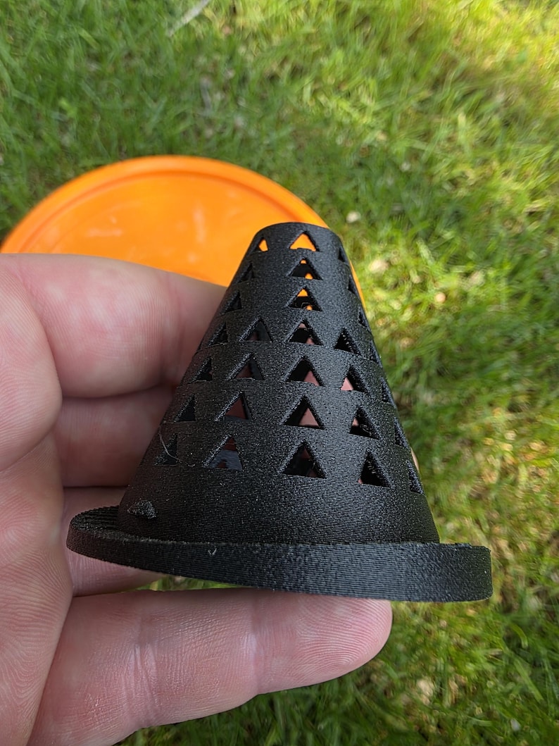 Fly trap lid installed on 5-gallon bucket