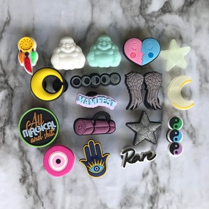 Nuevos y populares dijes de manifestación espiritual para Crocs, dijes de zapatos compatibles con Crocs, dijes de luna, dijes de zuecos Hamsa, joyería para zapatos, tendencias