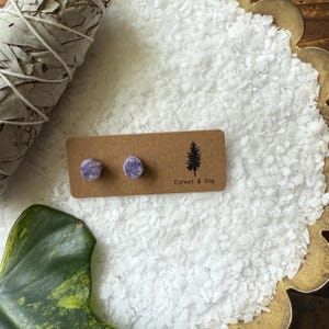 Puces d'oreilles en chaorite | Boucles d'oreilles en pierres précieuses | Bijoux minimalistes | Bijoux avec pierre de naissance