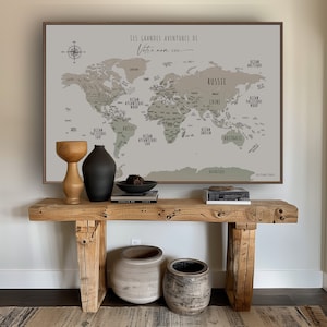 World map Wall Art Custom Push Pin Modern Travel Map Hand-Drawn Beige Sage in French