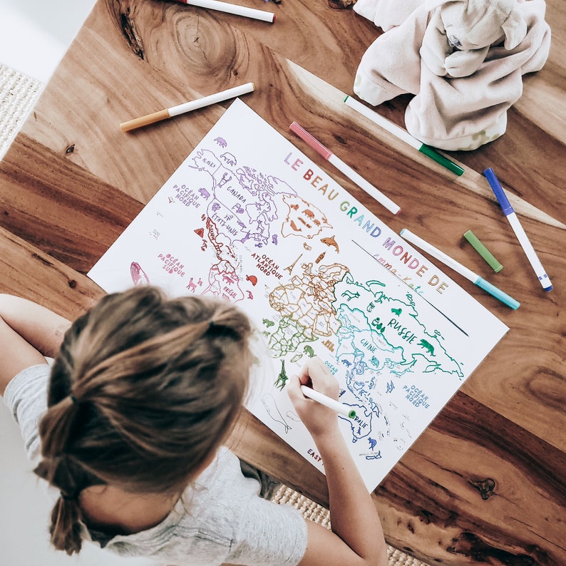 Carte du monde en français pour enfant à colorier mappemonde imprimable image 2