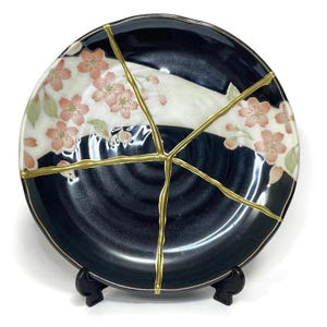 Kintsugi Schwarzweiße Tellerfarbe Sakura,Kintsugi Kunst, Kintsugi Geschenk, personalisiertes Geschenk, Wohnkultur, Wabi Sabi Dekor, Vatertagsgeschenk