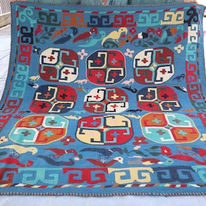 5.5x5.7 ft Antique Suzani Rug, Needle Work Suzani Rug, Fine Uzbek Hand Embroidered Hallway Rug, Suzani Wall Decoration, Dining Table Suzani
