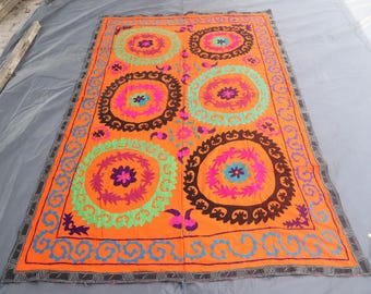 SAMMLERSTÜCK Suzani- 5 x 8 ft Afghan Needle Work Bettüberwurf- Traditionelle handgestickte schwarze Suzani-Textil- Ethenic Decor Wandbehänge