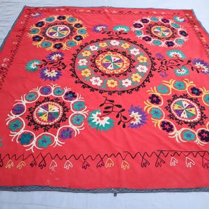 6x6 ft Embroidery Area Rug, Red Antique Uzbek Suzani Rug, Handmade Tapestry Pictorial Embroidery, Oriental Vintage Carpet, Wall Hanging Rug